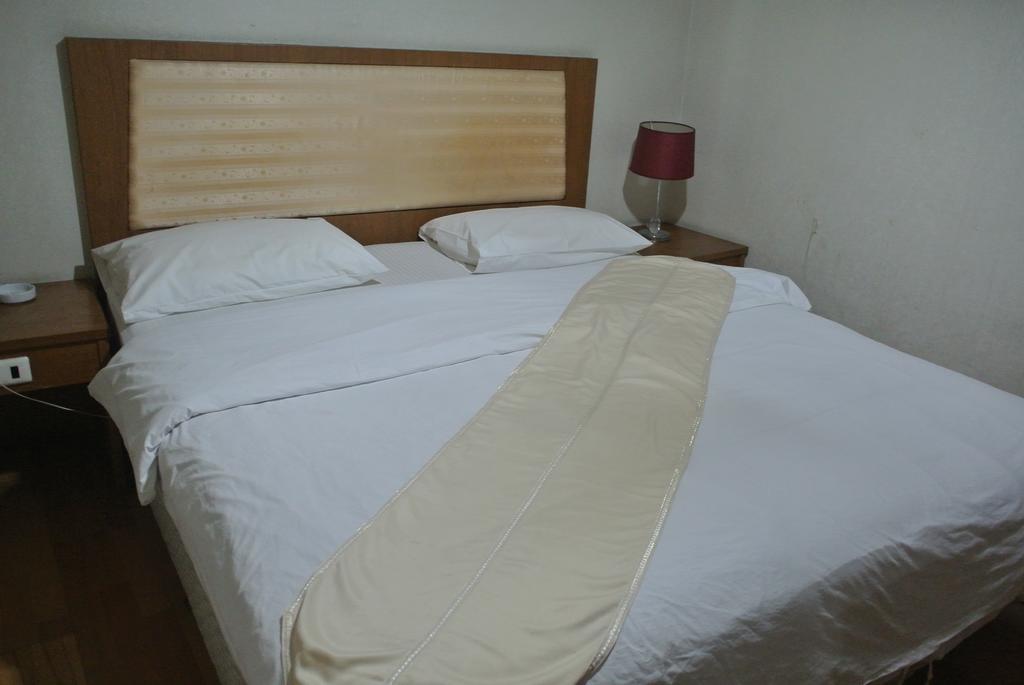 Sun City Hotel Bangkok Szoba fotó