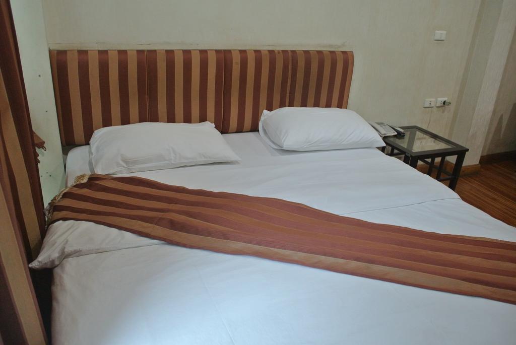 Sun City Hotel Bangkok Szoba fotó